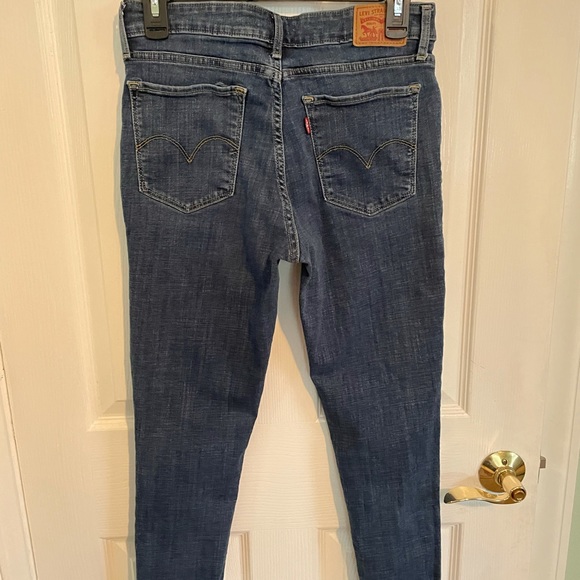 Dark Wash Levi Jeans - Picture 4 of 4